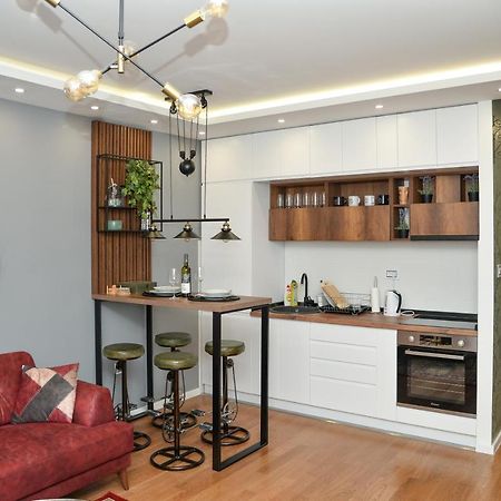 Mirror Apartment With Private Parking Novi Sad Eksteriør billede