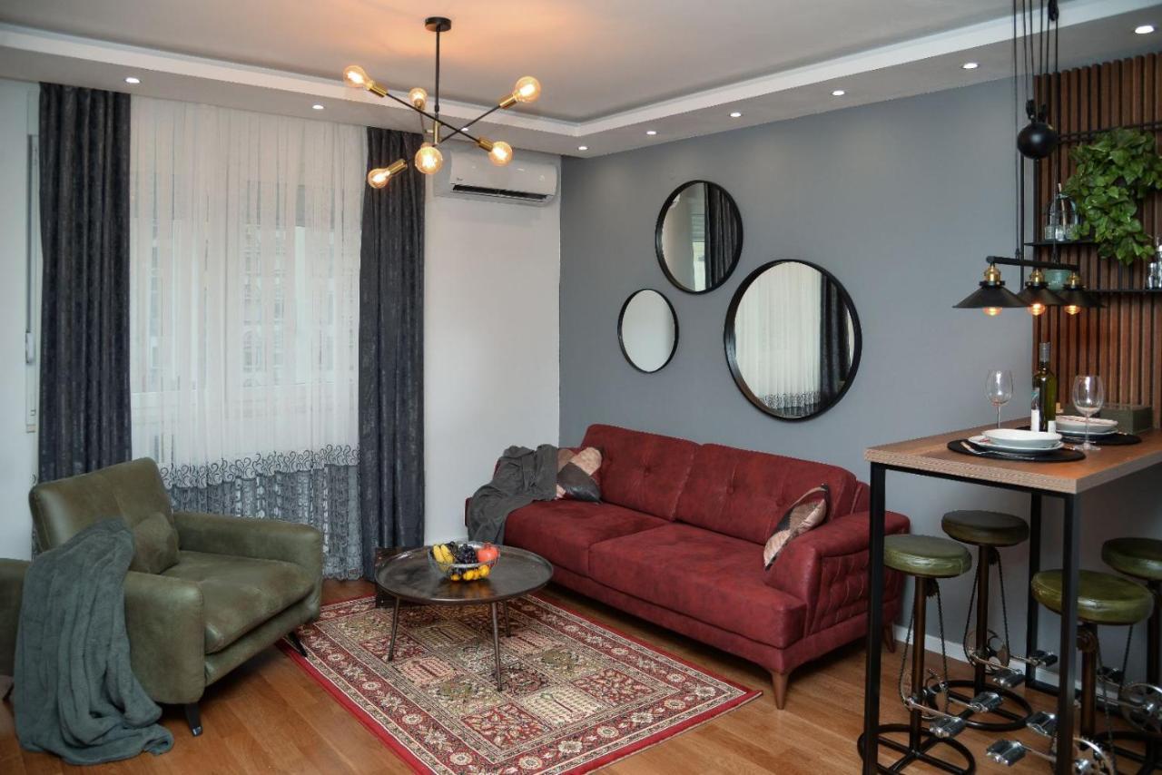 Mirror Apartment With Private Parking Novi Sad Eksteriør billede