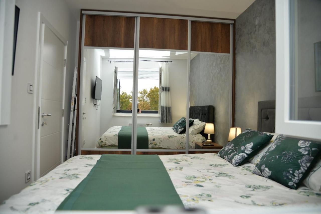 Mirror Apartment With Private Parking Novi Sad Eksteriør billede