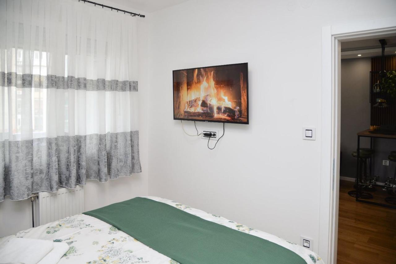 Mirror Apartment With Private Parking Novi Sad Eksteriør billede