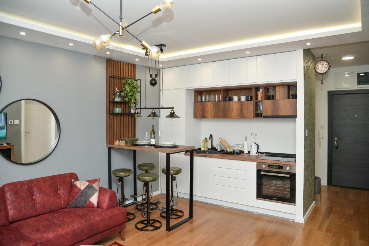 Mirror Apartment With Private Parking Novi Sad Eksteriør billede