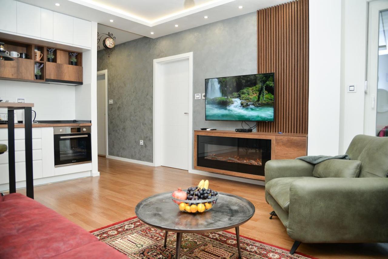 Mirror Apartment With Private Parking Novi Sad Eksteriør billede