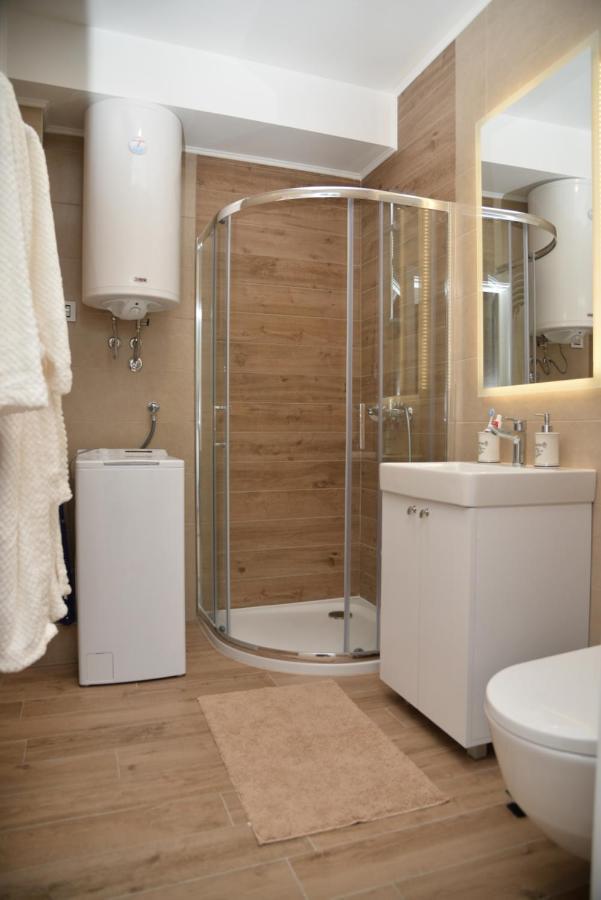 Mirror Apartment With Private Parking Novi Sad Eksteriør billede