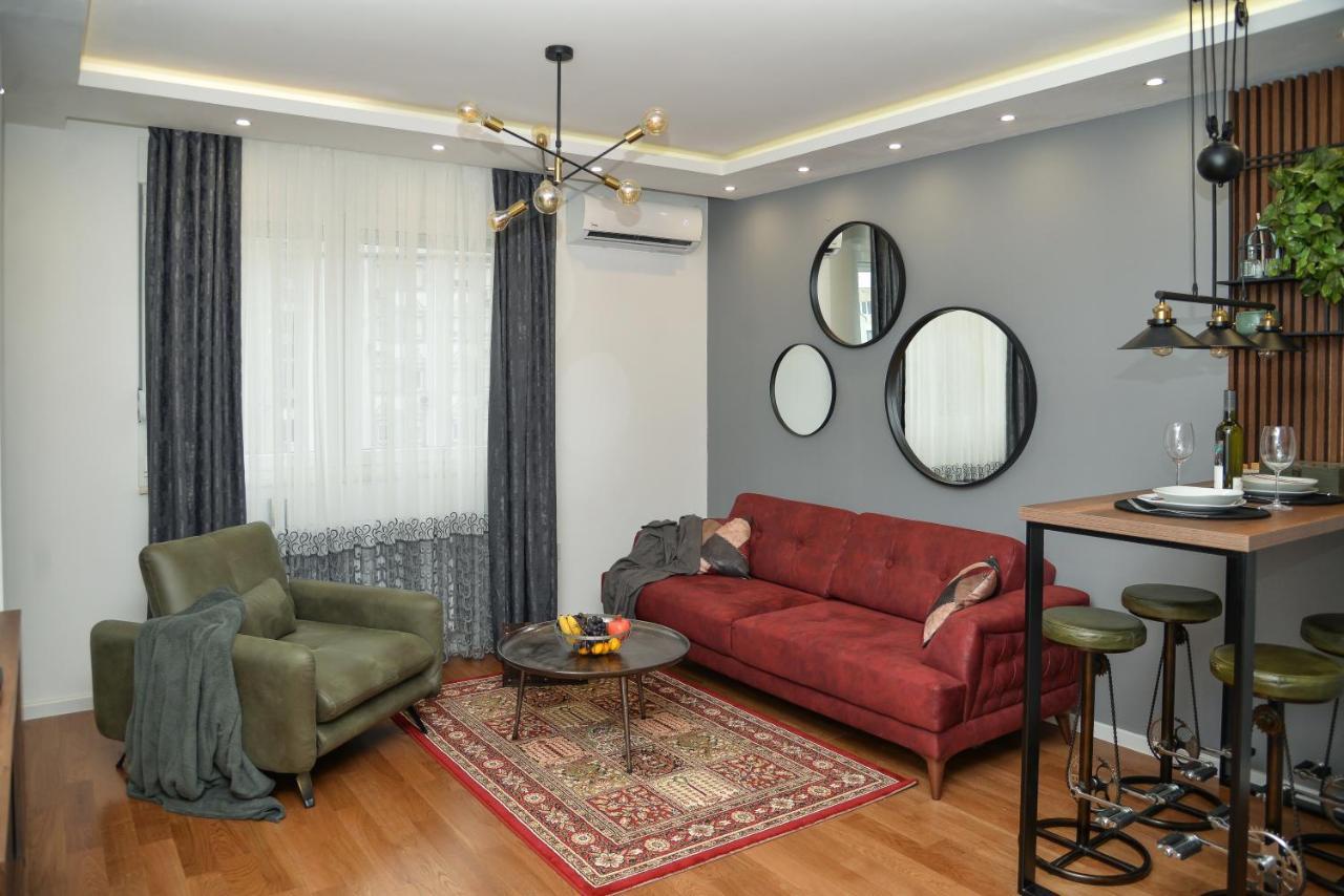 Mirror Apartment With Private Parking Novi Sad Eksteriør billede